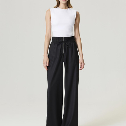 Elastik Bel ve Bağcık Detaylı Pantolon Elastik Bel ve Bağcık Detaylı Pantolon