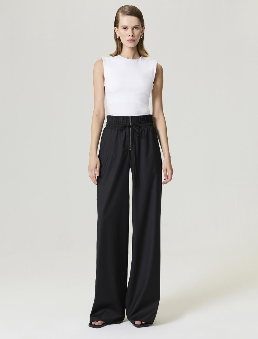 Elastik Bel ve Bağcık Detaylı Pantolon Elastik Bel ve Bağcık Detaylı Pantolon