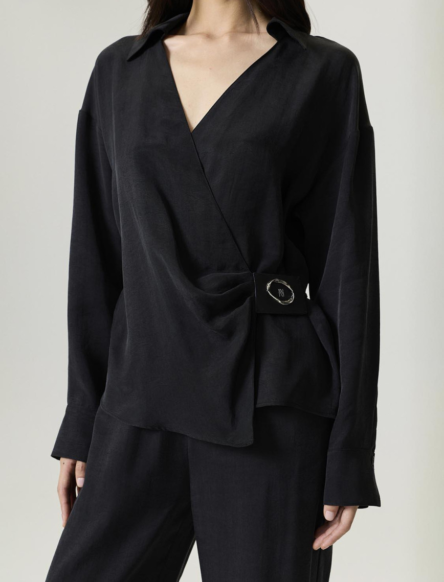 Aksesuar Detaylı Bluz Aksesuar Detaylı Bluz