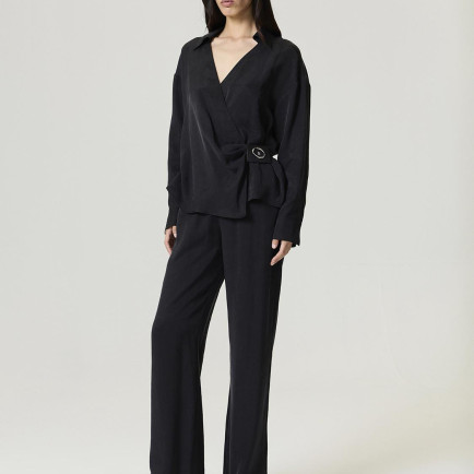 Aksesuar Detaylı Bluz Aksesuar Detaylı Bluz