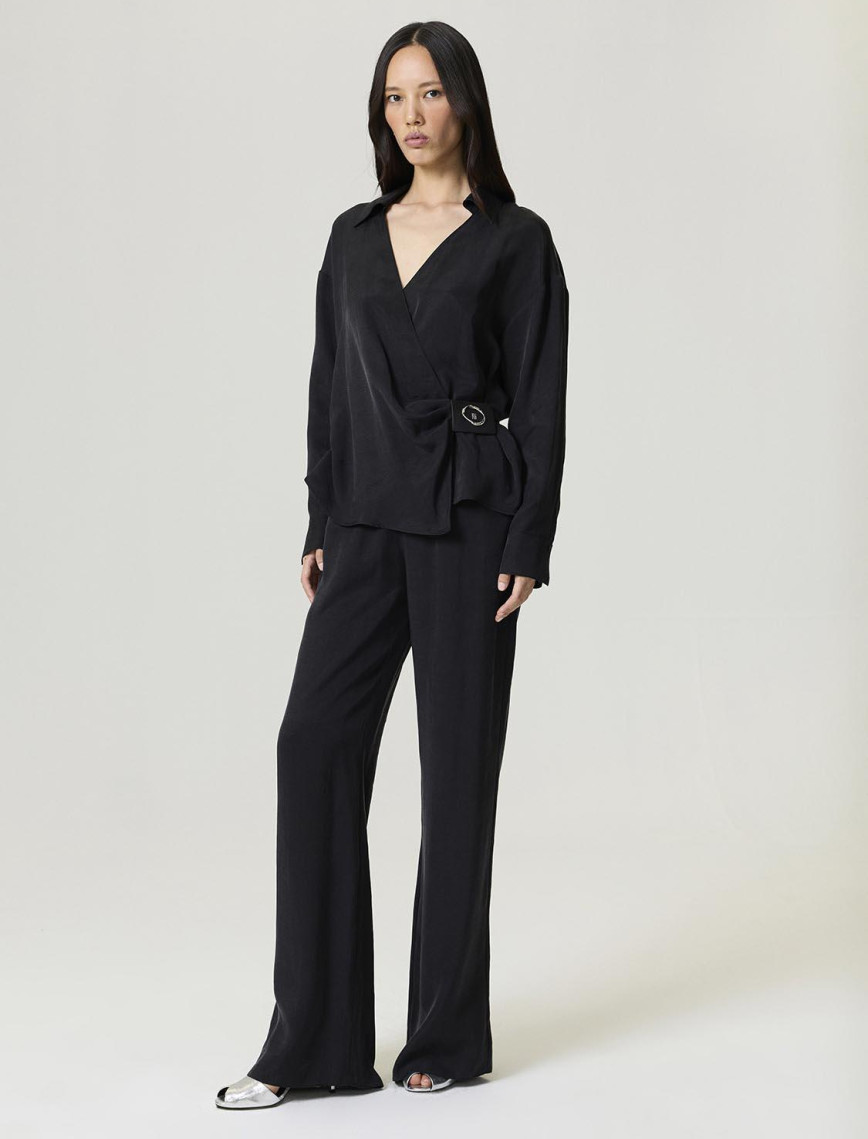 Aksesuar Detaylı Bluz Aksesuar Detaylı Bluz