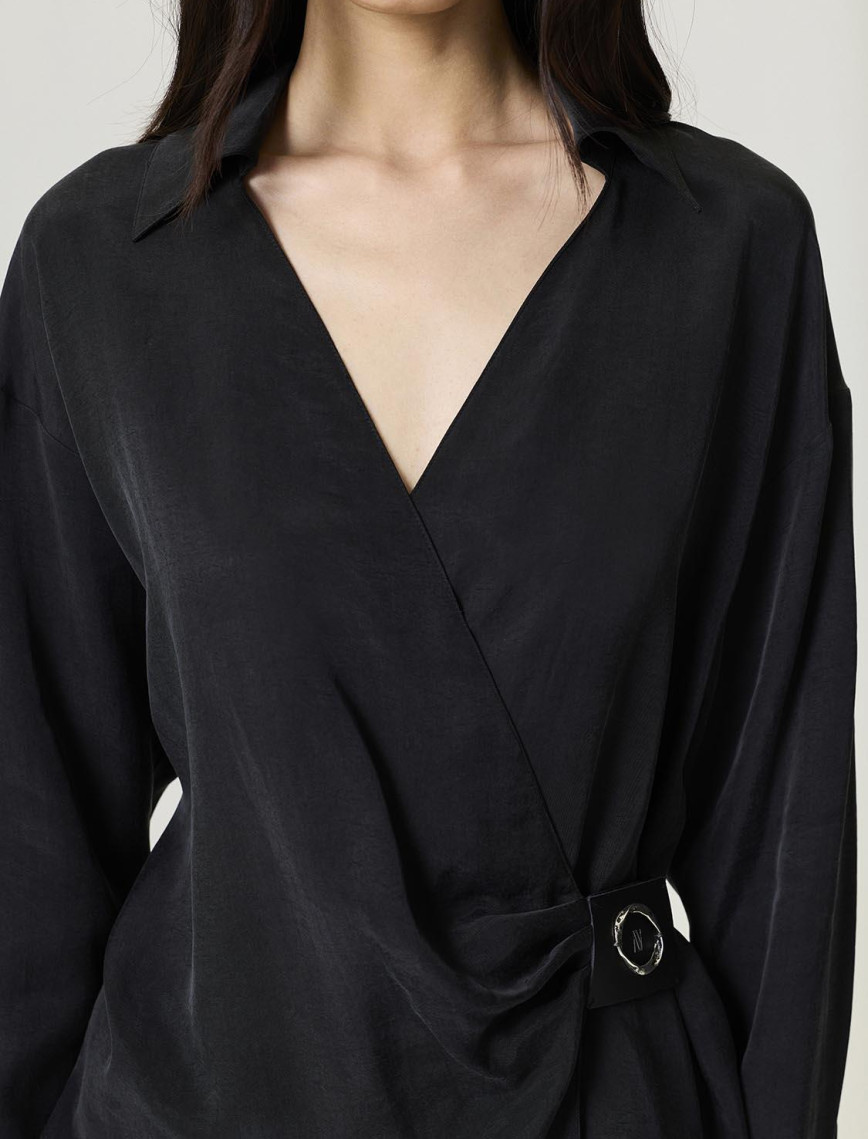 Aksesuar Detaylı Bluz Aksesuar Detaylı Bluz