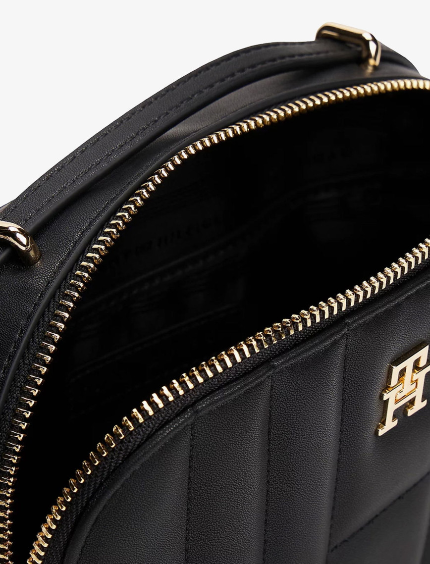 Tommy Hilfiger Feminine Kadın Siyah Çapraz Çanta Tommy Hilfiger Feminine Kadın Siyah Çapraz Çanta