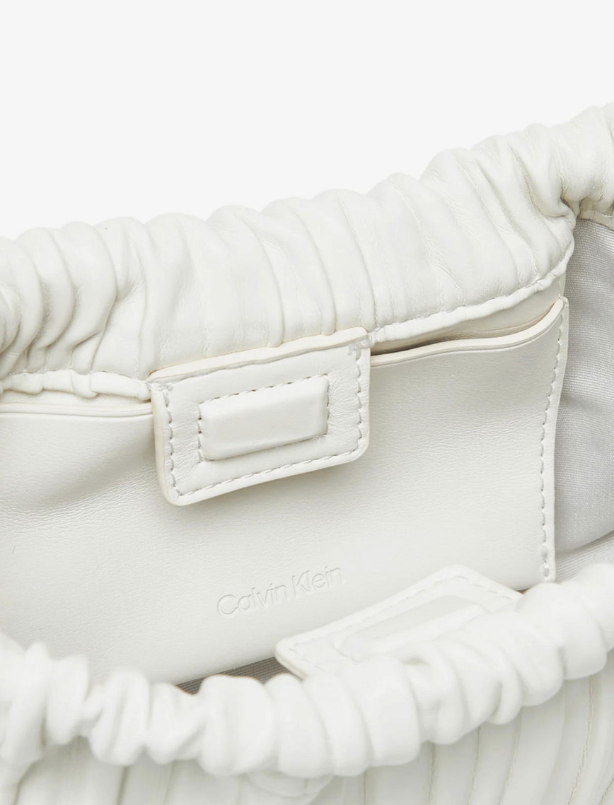 Calvin Klein Drawstring Plisse Conv Mini Kadın Haki El Çantası Calvin Klein Drawstring Plisse Conv Mini Kadın Haki El Çantası