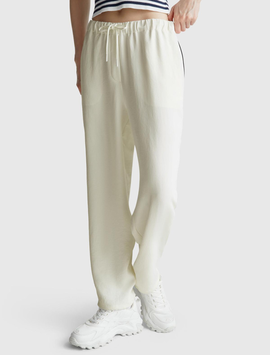 Kadın Krem Beli Bağcıklı Cepli Pantolon Kadın Krem Beli Bağcıklı Cepli Pantolon