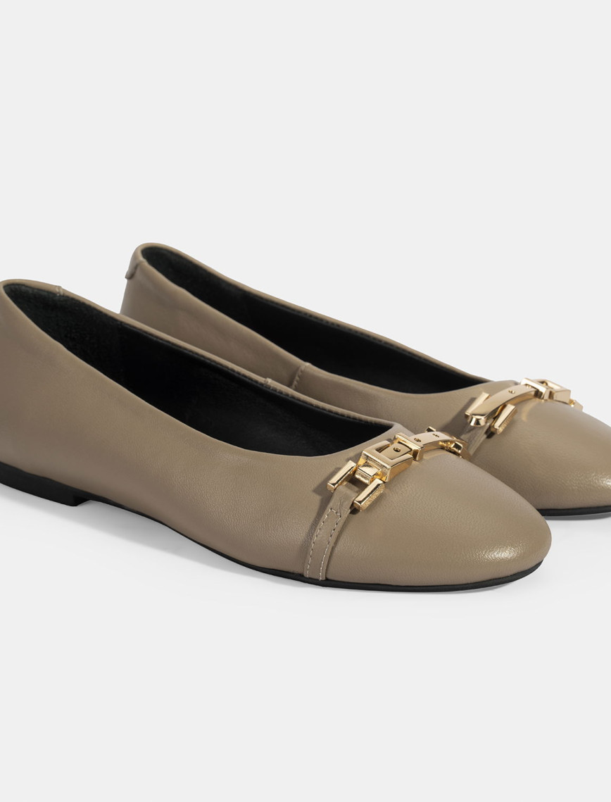 Kadın Siyah Metal Toka Aksesuarlı Deri Babet Kadın Siyah Metal Toka Aksesuarlı Deri Babet