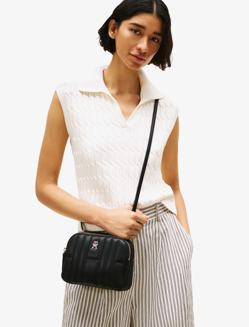 Tommy Hilfiger Feminine Kadın Siyah Çapraz Çanta Tommy Hilfiger Feminine Kadın Siyah Çapraz Çanta