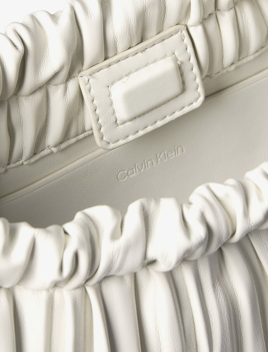 Calvin Klein Drawstring Plisse Conv Mini Kadın Haki El Çantası Calvin Klein Drawstring Plisse Conv Mini Kadın Haki El Çantası