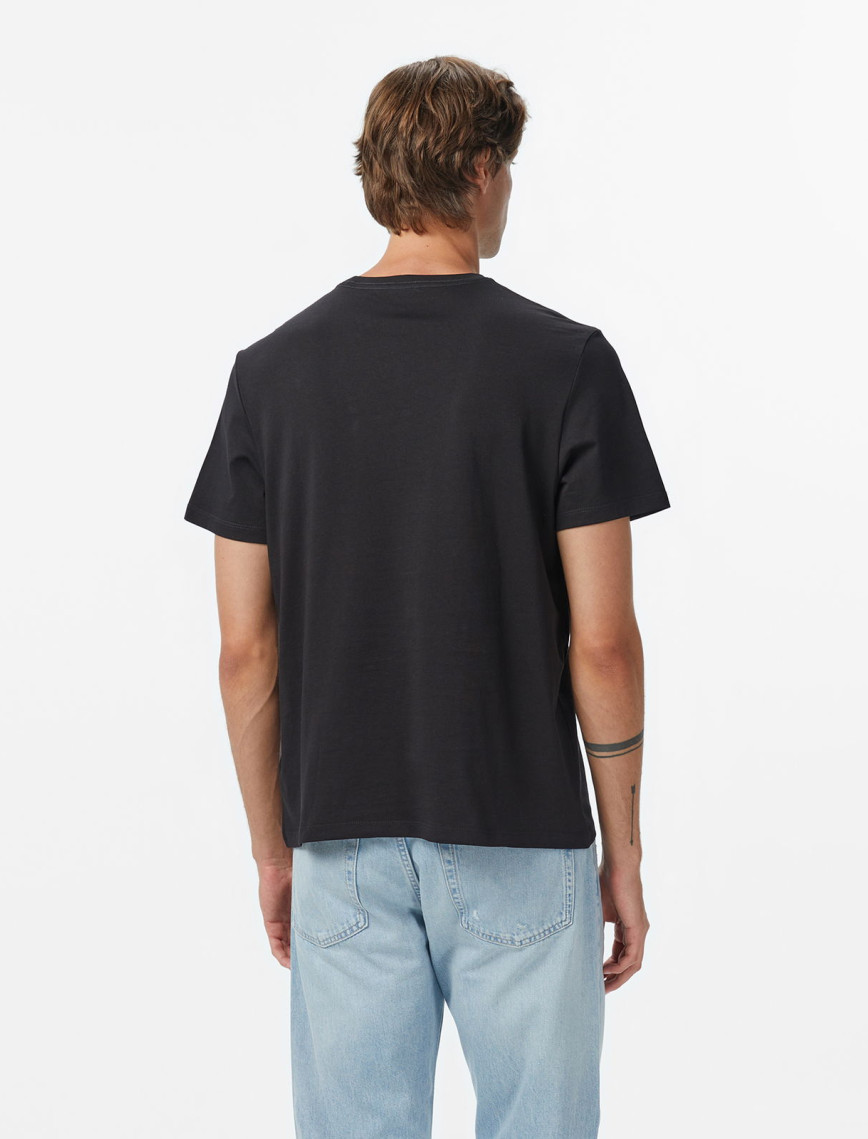 Calvin Klein Deboss Mono Graphic Erkek Siyah T-Shirt Calvin Klein Deboss Mono Graphic Erkek Siyah T-Shirt