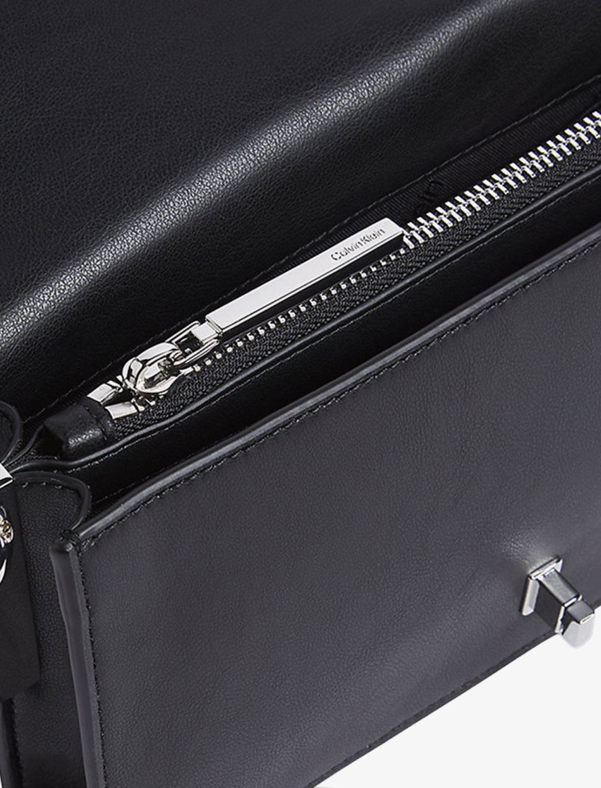 Calvin Klein Lock Mini Chain Kadın Siyah Çanta Calvin Klein Lock Mini Chain Kadın Siyah Çanta