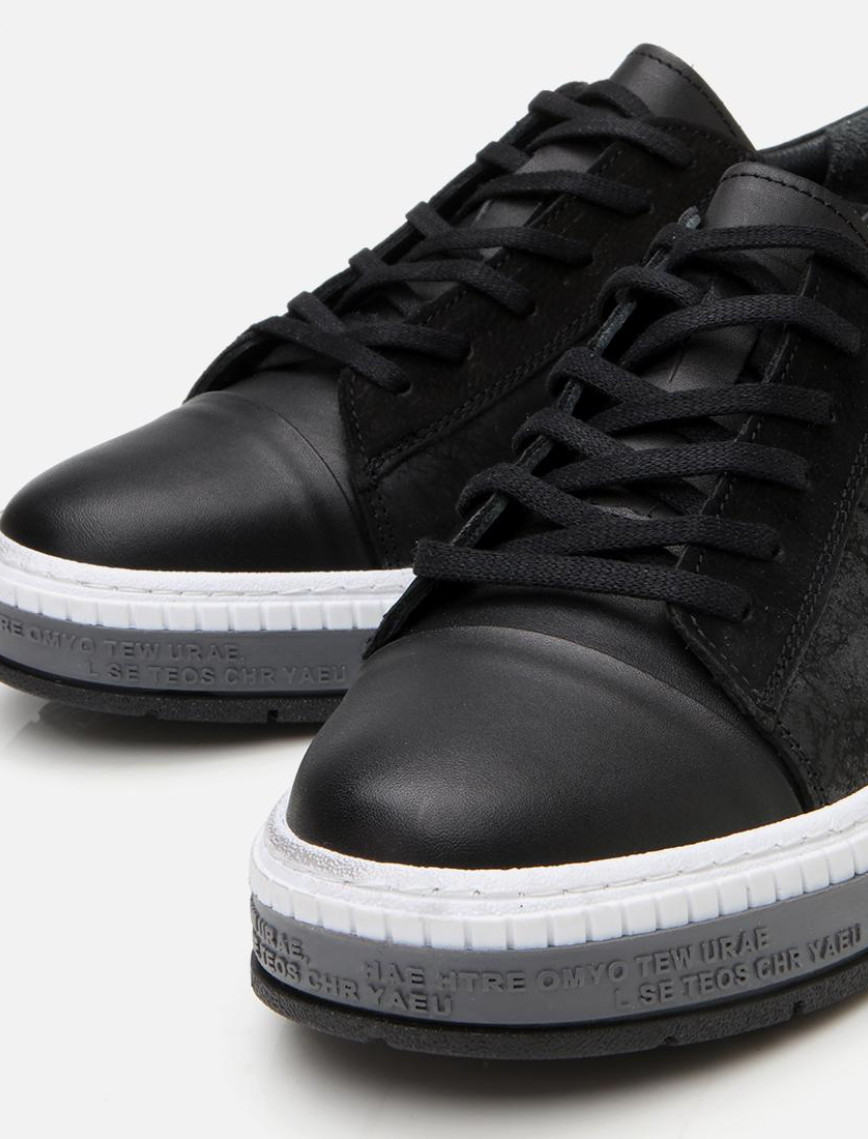 Erkek Deri Siyah Baskılı Spor Ayakkabı Erkek Deri Siyah Baskılı Spor Ayakkabı