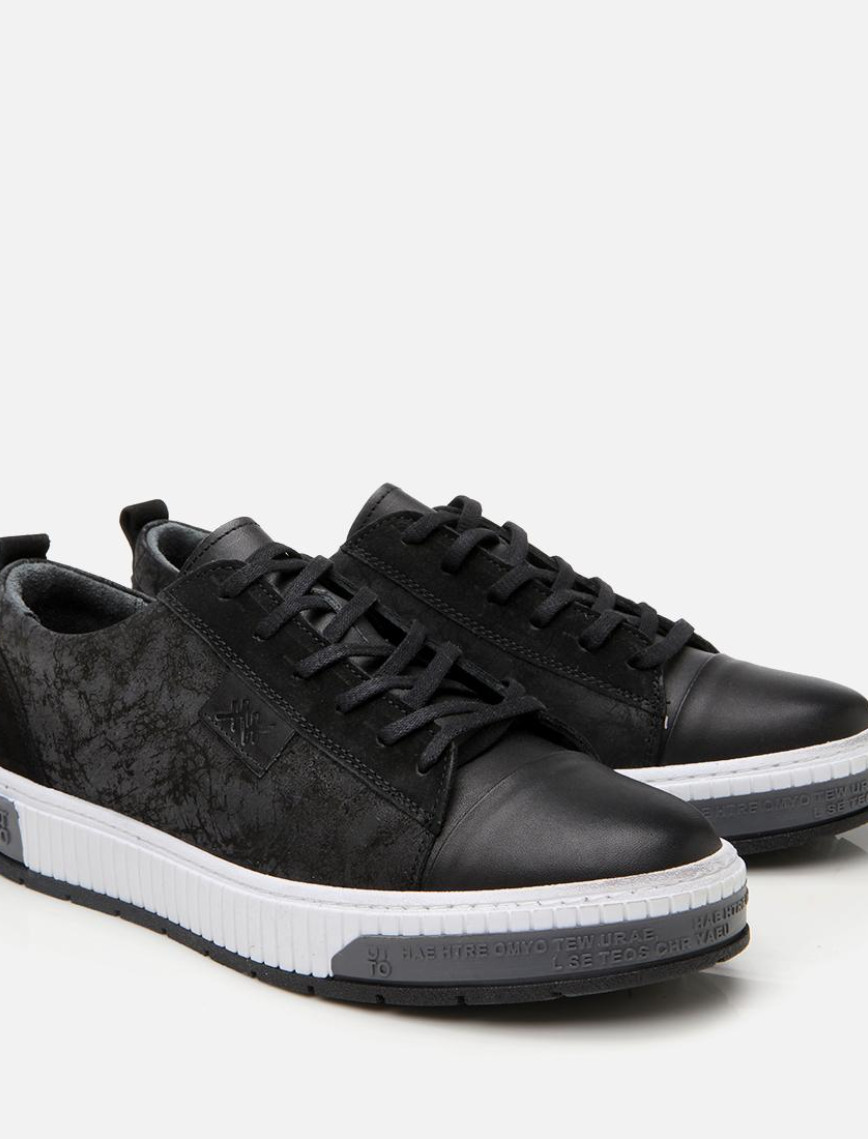 Erkek Deri Siyah Baskılı Spor Ayakkabı Erkek Deri Siyah Baskılı Spor Ayakkabı