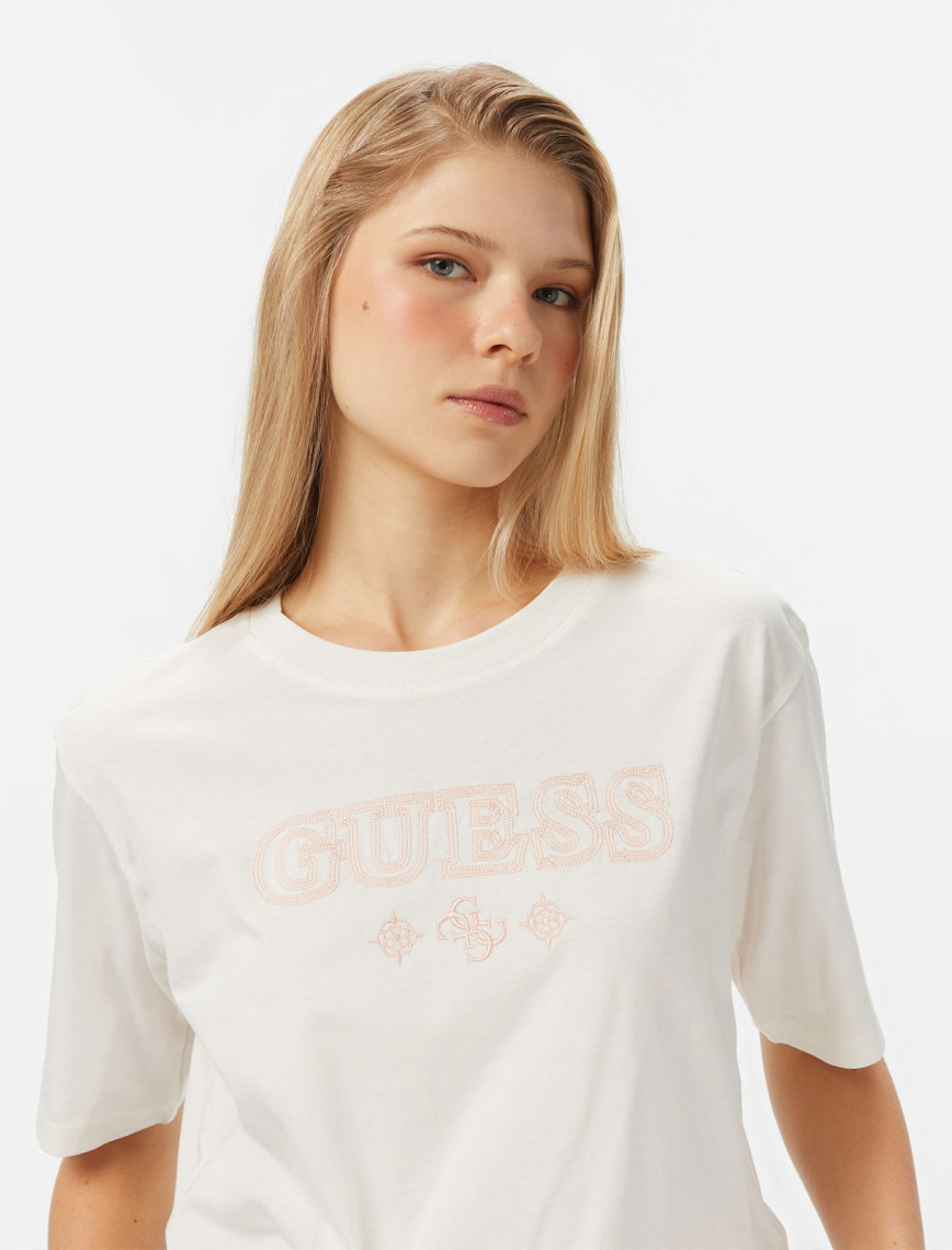 Guess Gloria Boxy Fit Kadın Beyaz T-Shirt Guess Gloria Boxy Fit Kadın Beyaz T-Shirt