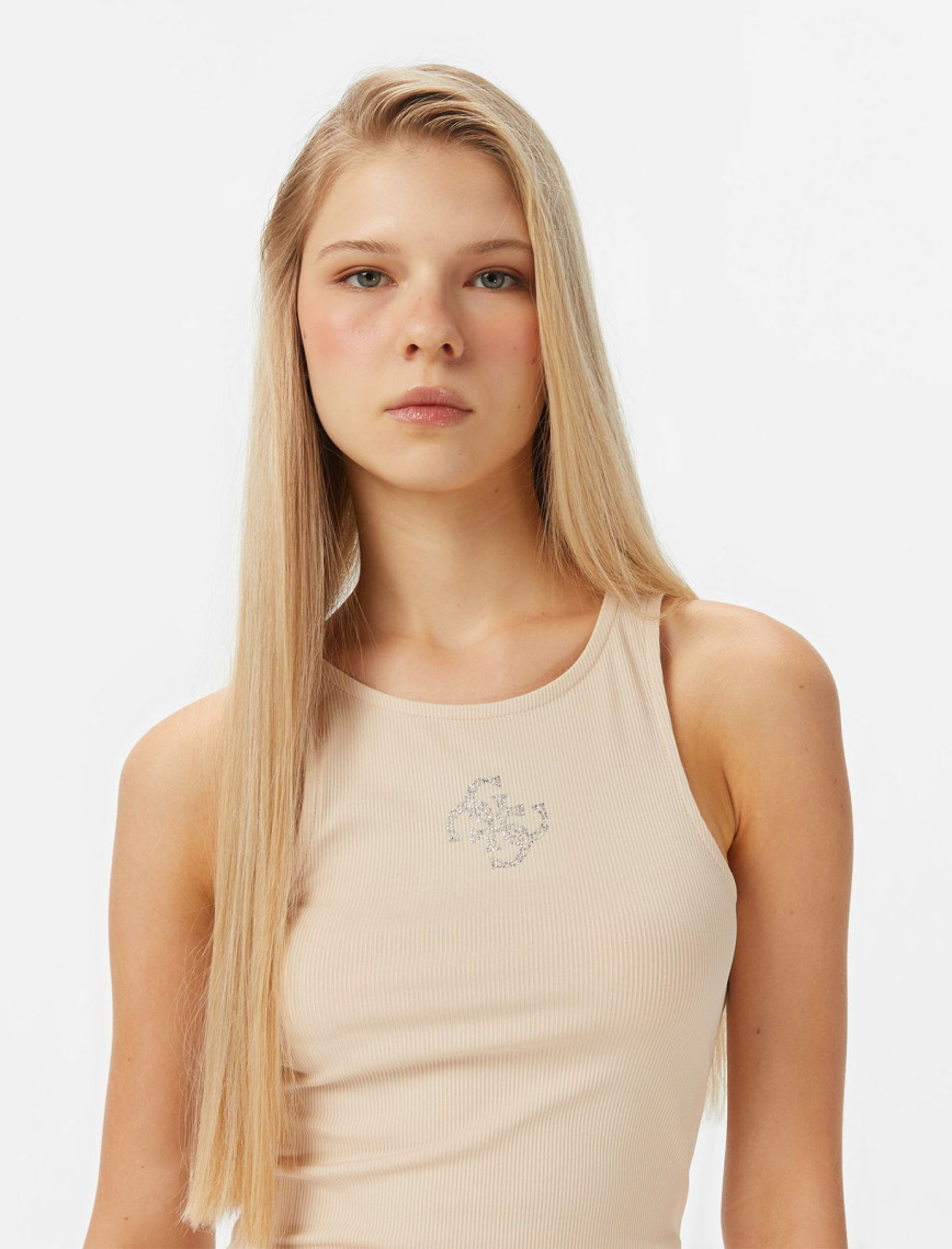 Guess New Round Kadın Krem Rengi Kolsuz T-Shirt Guess New Round Kadın Krem Rengi Kolsuz T-Shirt