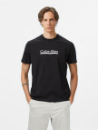 Calvin Klein Outline Tape Graphic Erkek Siyah T-Shirt Calvin Klein Outline Tape Graphic Erkek Siyah T-Shirt