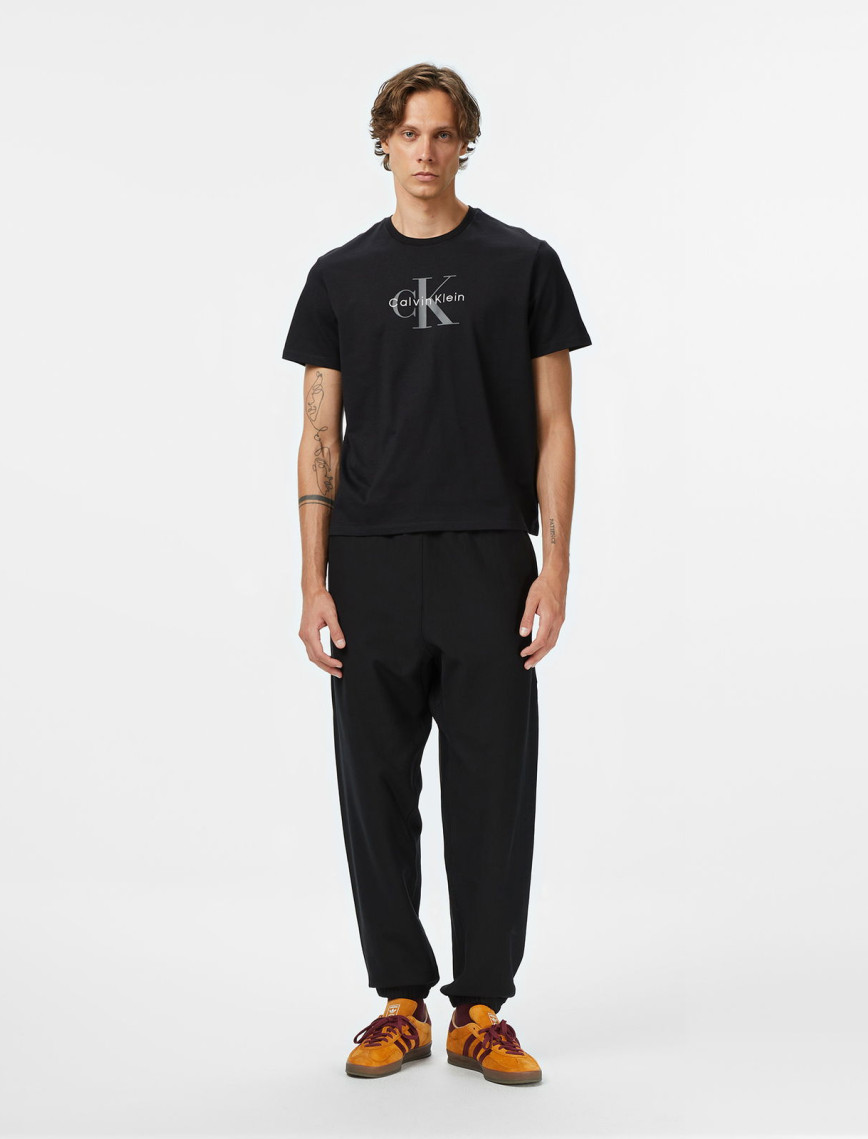 Calvin Klein Hero Monologo Erkek Siyah T-Shirt Calvin Klein Hero Monologo Erkek Siyah T-Shirt