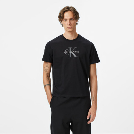 Calvin Klein Hero Monologo Erkek Siyah T-Shirt Calvin Klein Hero Monologo Erkek Siyah T-Shirt