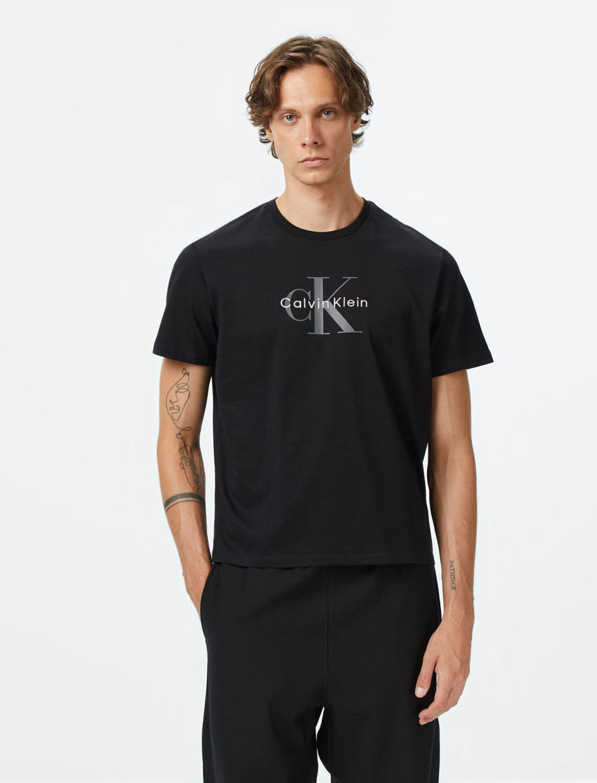 Calvin Klein Hero Monologo Erkek Beyaz T-Shirt Calvin Klein Hero Monologo Erkek Beyaz T-Shirt