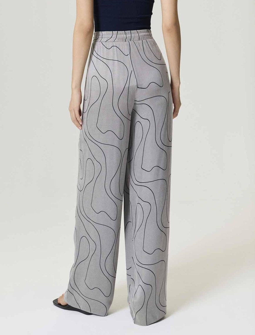 Dökümlü Geniş Paça Pantolon Dökümlü Geniş Paça Pantolon