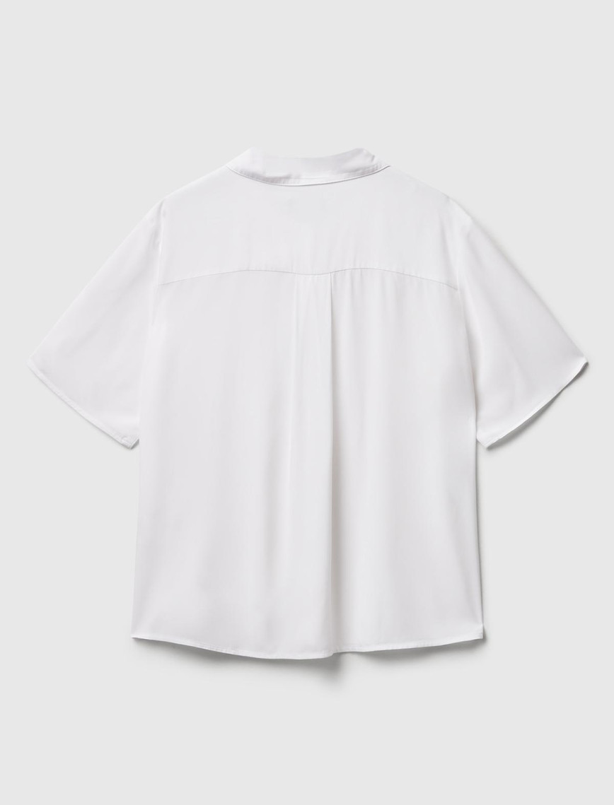 Kadın Beyaz %100 Viskoz Düğmeli Kısa Kollu Gömlek Kadın Beyaz %100 Viskoz Düğmeli Kısa Kollu Gömlek