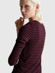 Kadın Mor %100 Pamuk Çizgili Logolu Kayık Yaka Truvakar Kol T-Shirt Kadın Mor %100 Pamuk Çizgili Logolu Kayık Yaka Truvakar Kol T-Shirt