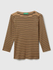 Kadın Kahverengi %100 Pamuk Çizgili Logolu Kayık Yaka Truvakar Kol T-Shirt Kadın Kahverengi %100 Pamuk Çizgili Logolu Kayık Yaka Truvakar Kol T-Shirt