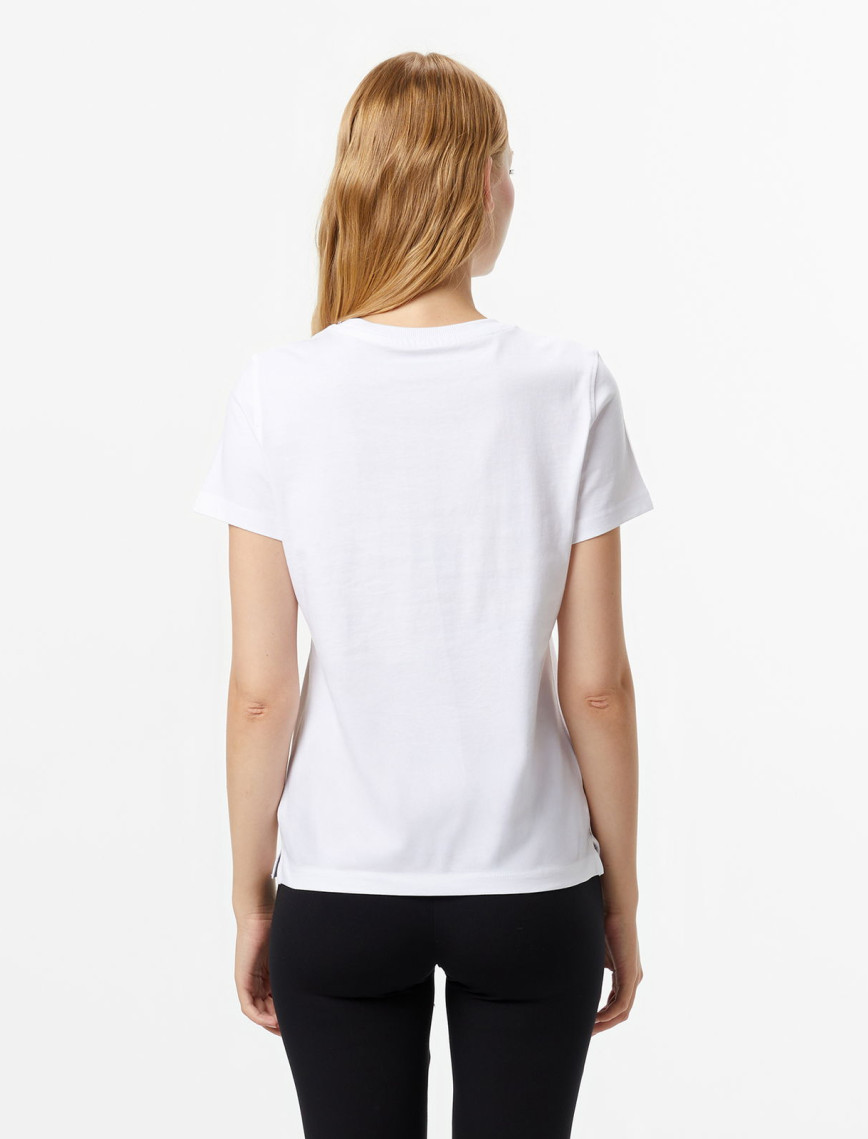 Guess Pearls Regular Fit Kadın Beyaz T-Shirt Guess Pearls Regular Fit Kadın Beyaz T-Shirt