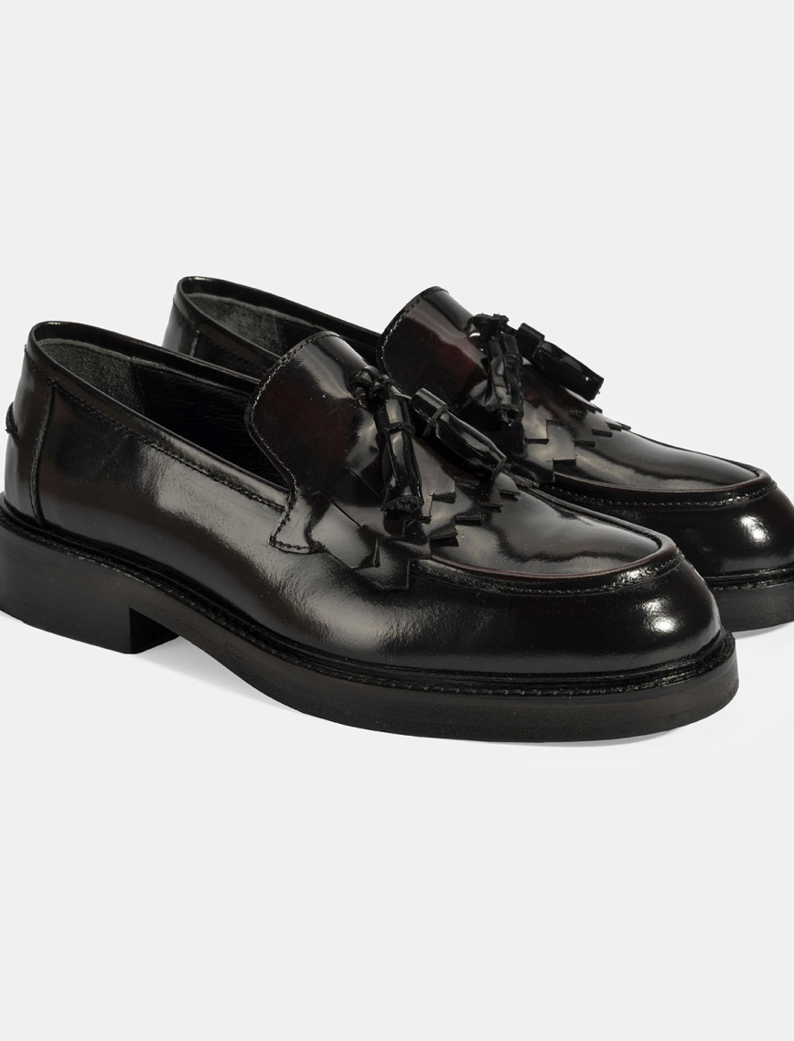 Kadın Siyah Püskül Detaylı Deri Loafer Kadın Siyah Püskül Detaylı Deri Loafer