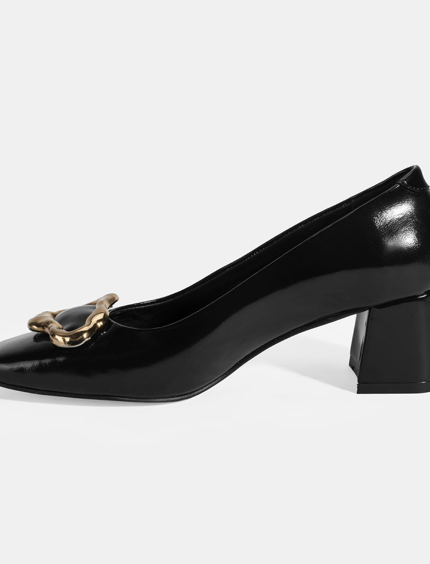 Kadın Siyah Metal Toka Aksesuarlı Rugan Topuklu Ayakkabı Kadın Siyah Metal Toka Aksesuarlı Rugan Topuklu Ayakkabı