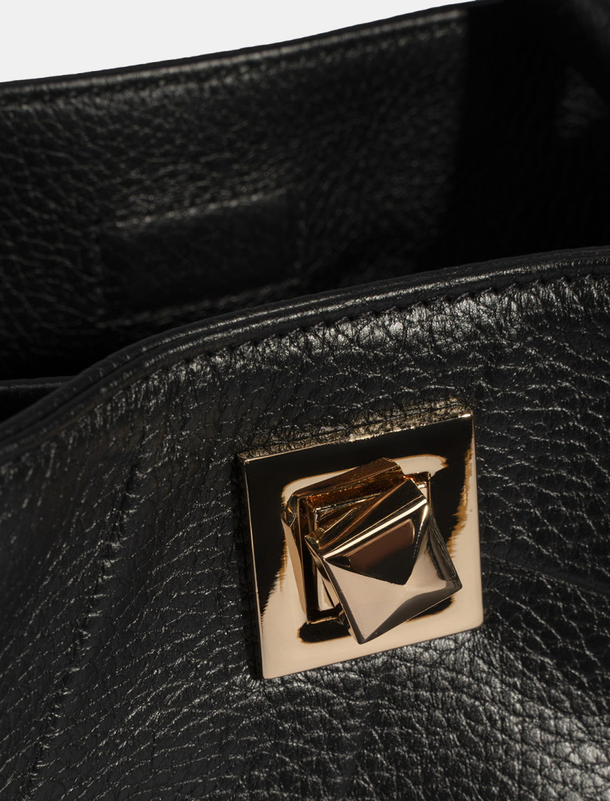 Kadın Siyah Püskül Aksesuarlı Deri El Çantası Kadın Siyah Püskül Aksesuarlı Deri El Çantası