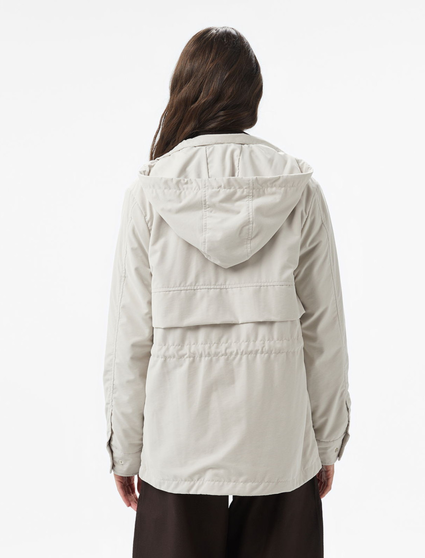 Lacoste Kadın Kapüşonlu Beyaz Mont Lacoste Kadın Kapüşonlu Beyaz Mont