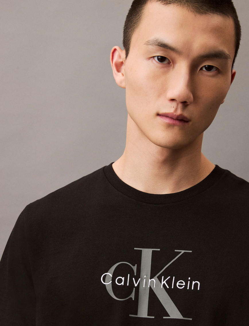 Calvin Klein Hero Monologo Erkek Siyah T-Shirt Calvin Klein Hero Monologo Erkek Siyah T-Shirt
