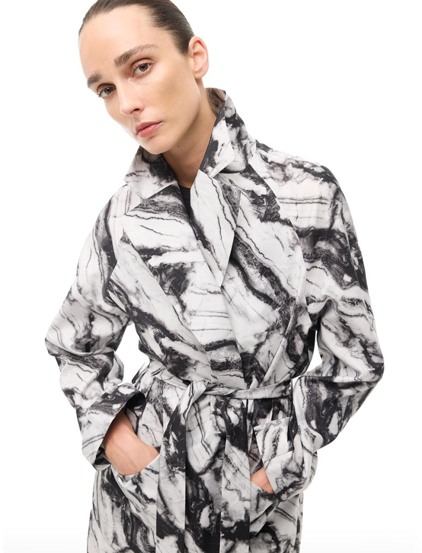 Siyah Beyaz Kalsik Yaka Trençkot