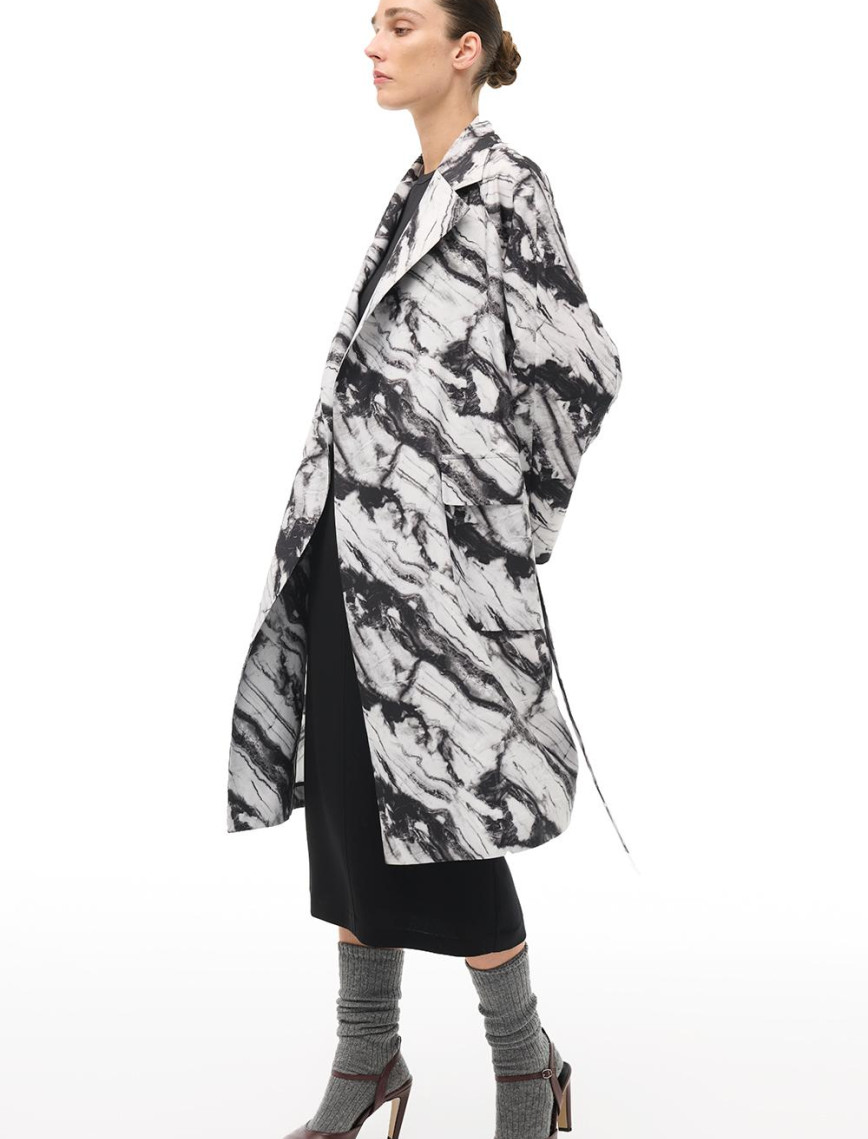 Siyah Beyaz Kalsik Yaka Trençkot