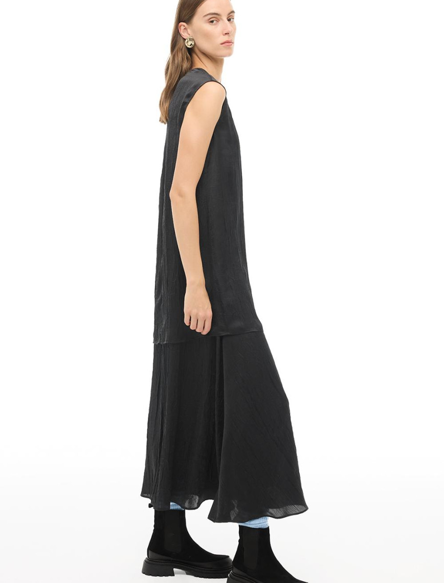 Siyah Yuvarlak Yaka Çiçekli Midi Elbise Siyah Yuvarlak Yaka Çiçekli Midi Elbise