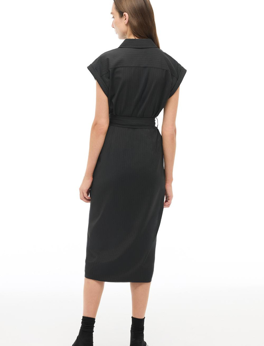 Siyah Çizgili Gömlek Yaka Midi Boy Elbise Siyah Çizgili Gömlek Yaka Midi Boy Elbise