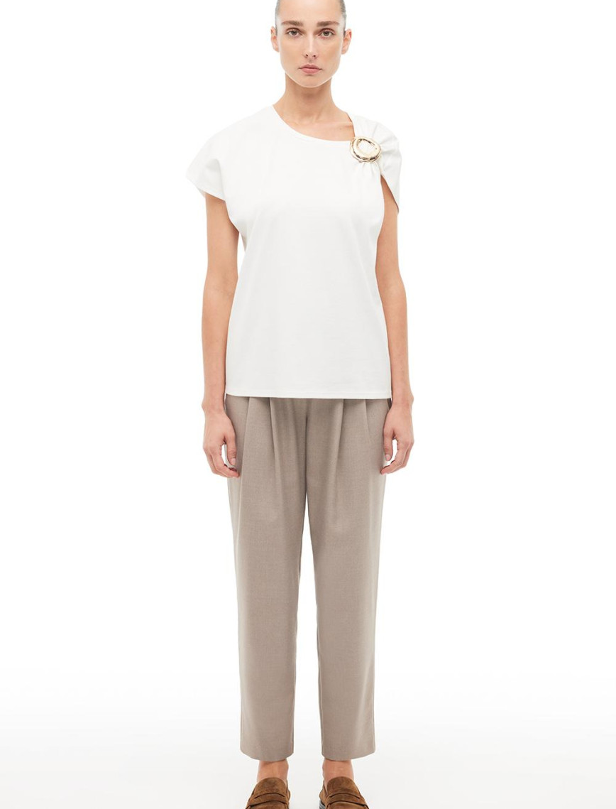 %100 Pamuk Ekru Omuz Detay Tişört %100 Pamuk Ekru Omuz Detay Tişört