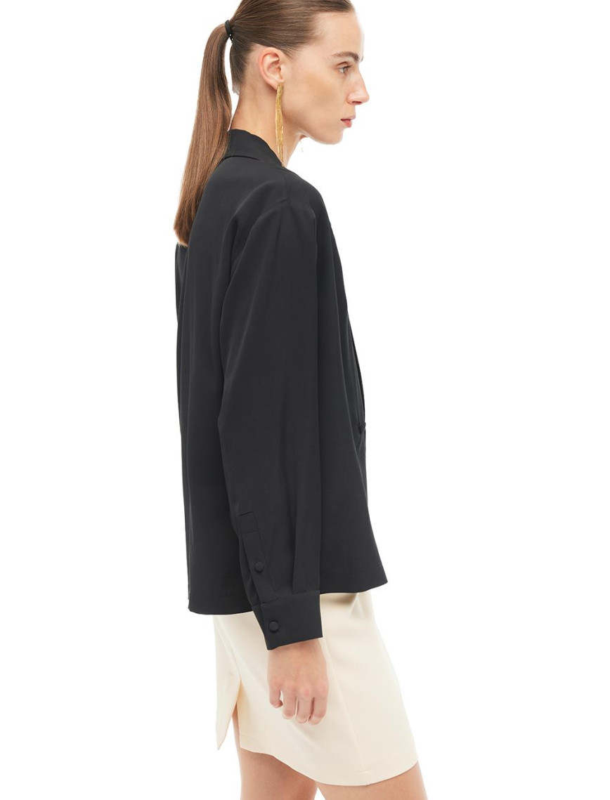 Siyah Klasik Yaka Bluz