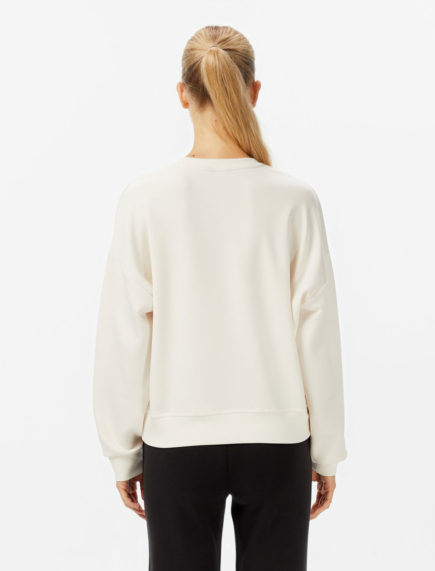 Nautica Kadın Beyaz Regular Fit Sweatshirt Nautica Kadın Beyaz Regular Fit Sweatshirt