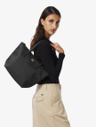Lacoste Small L.12.12 Kadın Siyah Omuz Çantası Lacoste Small L.12.12 Kadın Siyah Omuz Çantası