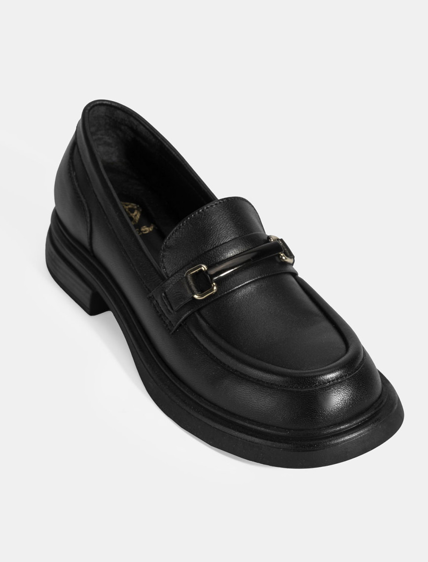 Kadın Siyah Metal Toka Detaylı Deri Loafer