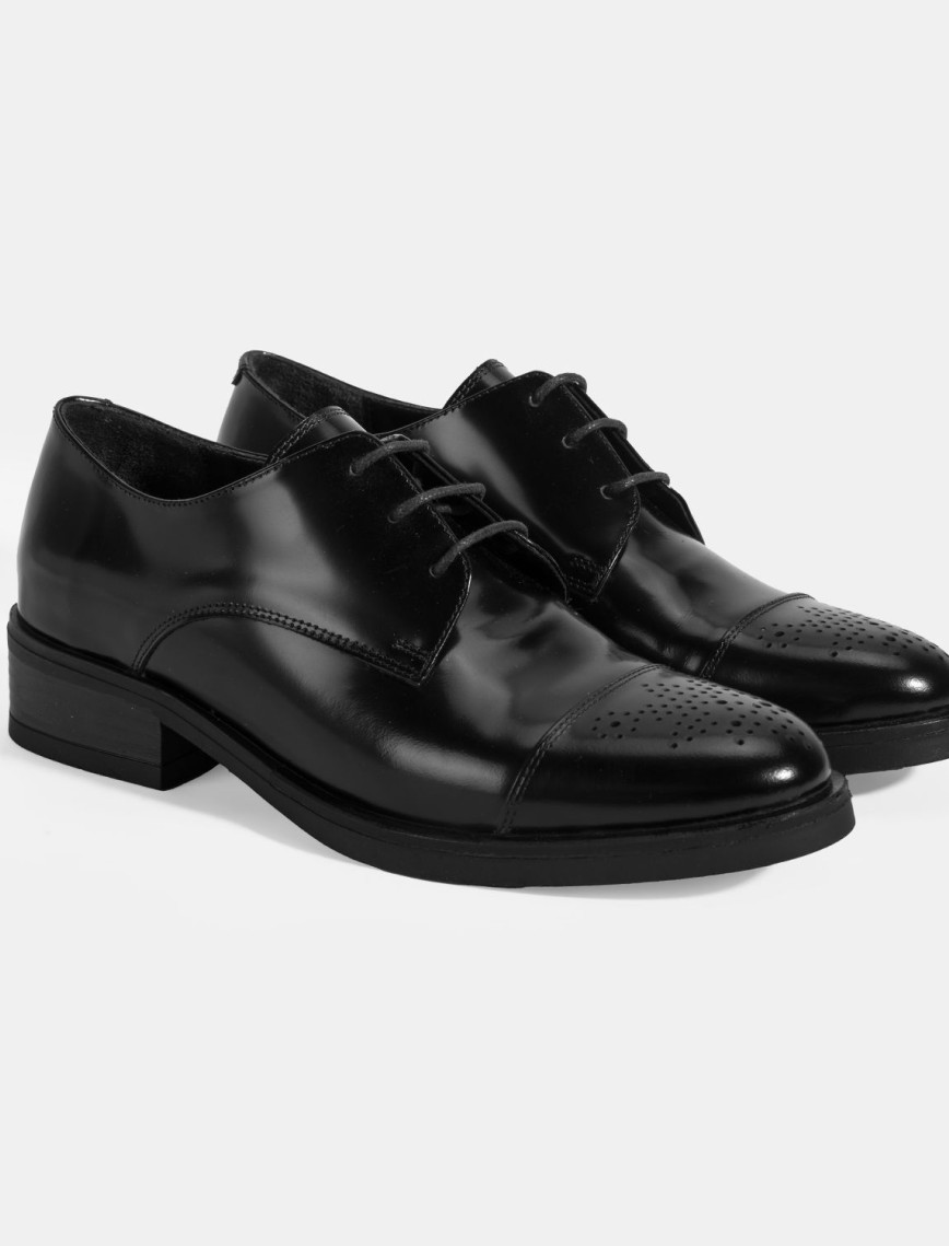 Kadın Siyah Bağcıklı Klasik Deri Ayakkabı Kadın Siyah Bağcıklı Klasik Deri Ayakkabı