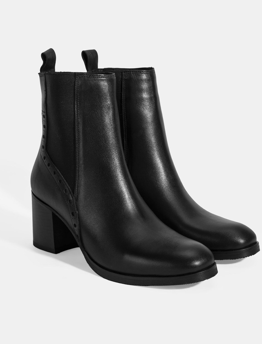 Kadın Siyah Lastik Detaylı Topuklu Deri Bot Kadın Siyah Lastik Detaylı Topuklu Deri Bot