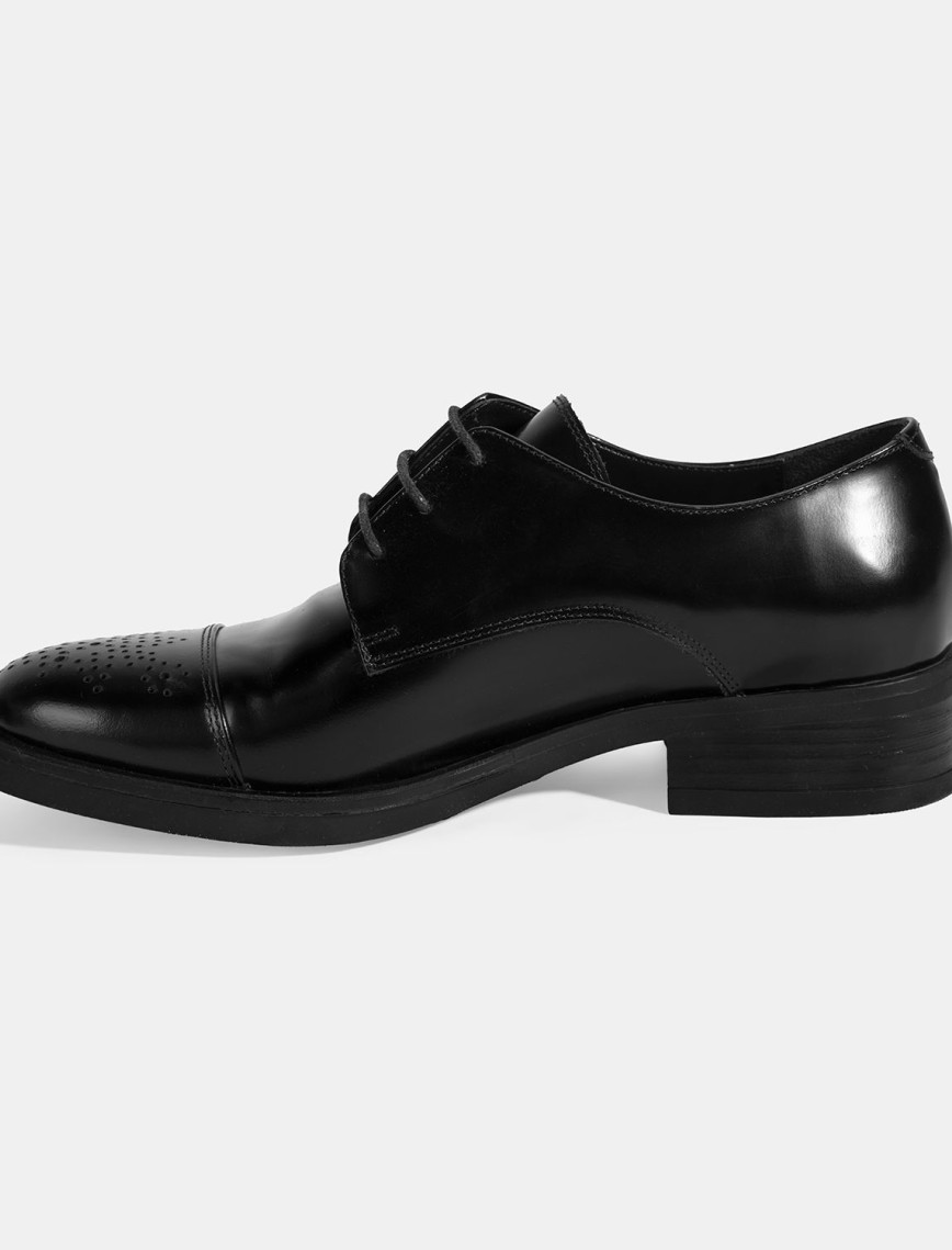 Kadın Siyah Bağcıklı Klasik Deri Ayakkabı Kadın Siyah Bağcıklı Klasik Deri Ayakkabı