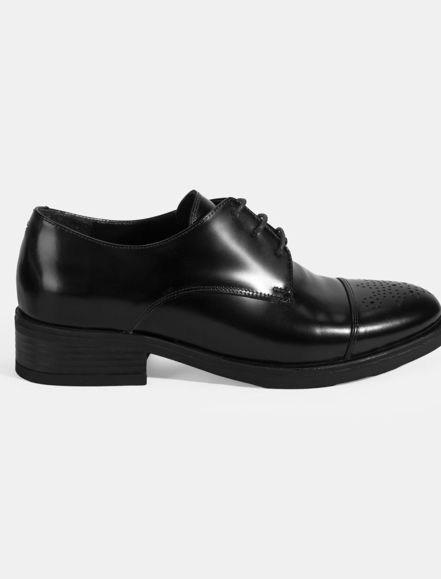 Kadın Siyah Bağcıklı Klasik Deri Ayakkabı Kadın Siyah Bağcıklı Klasik Deri Ayakkabı