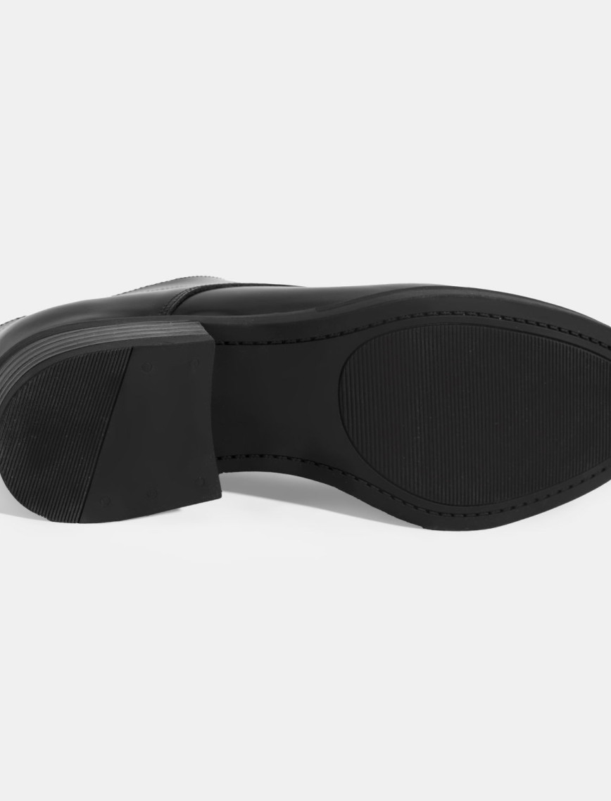 Kadın Siyah Bağcıklı Klasik Deri Ayakkabı Kadın Siyah Bağcıklı Klasik Deri Ayakkabı