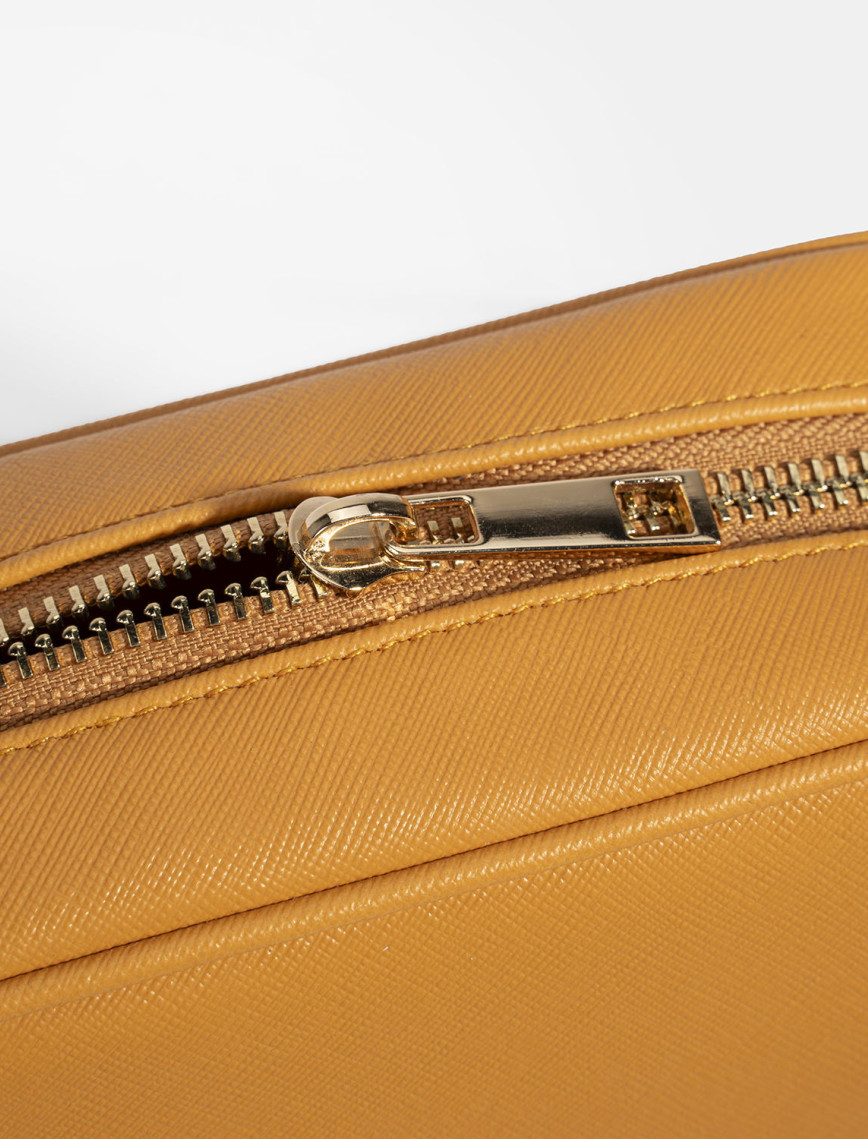 Kadın Turuncu Omuz Askılı El Çantası Kadın Turuncu Omuz Askılı El Çantası