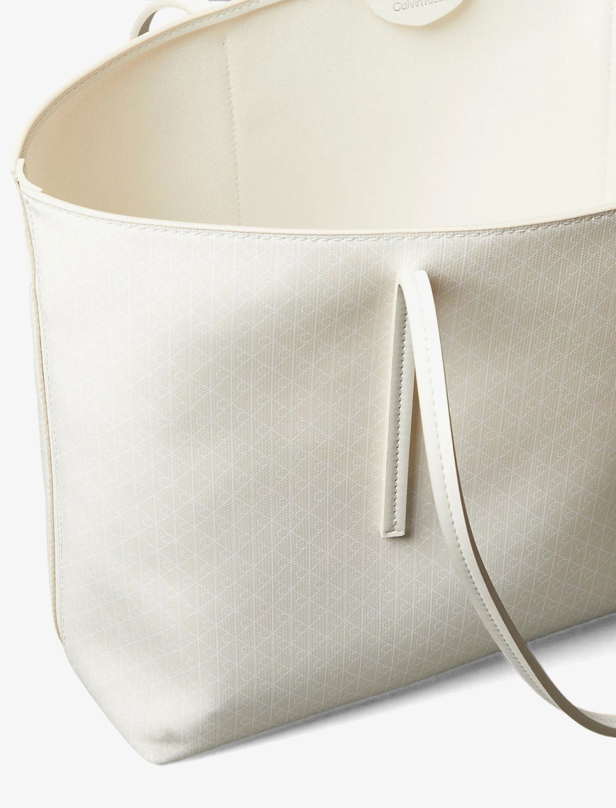 Calvin Klein Emblem Tote Kadın Beyaz Çanta