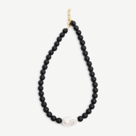 YARGICI Oniks Taşı Ve Mayorka İnci Detaylı Kolye YARGICI Oniks Taşı Ve Mayorka İnci Detaylı Kolye