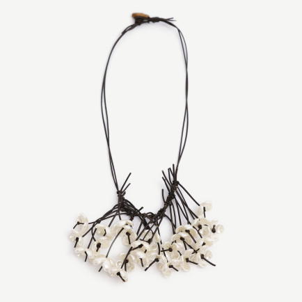 YARGICI Çiçek Detaylı Uzun Kolye YARGICI Çiçek Detaylı Uzun Kolye